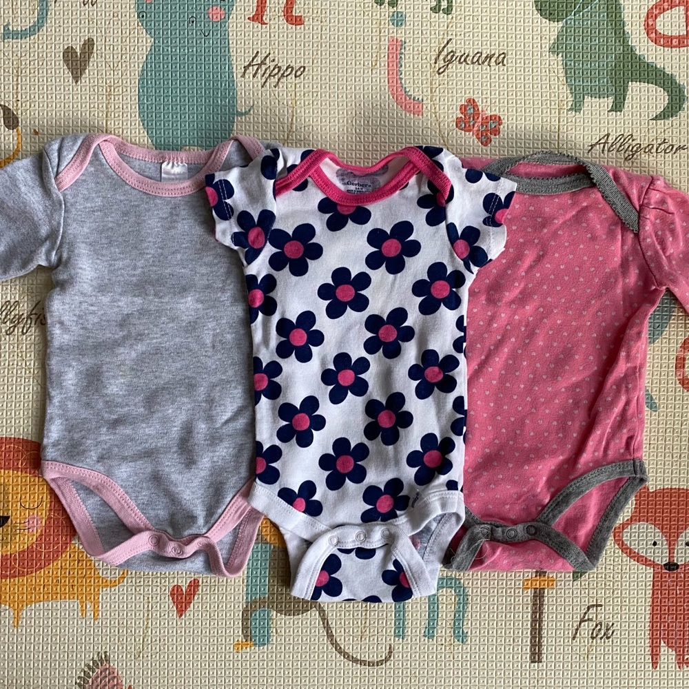 3 short sleeve bodysuits